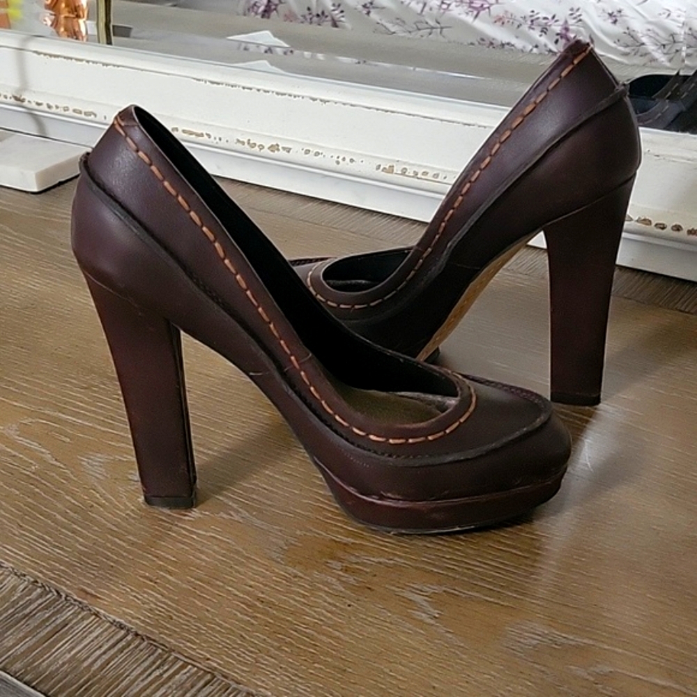 True Religion brown heels with contrasting stitching